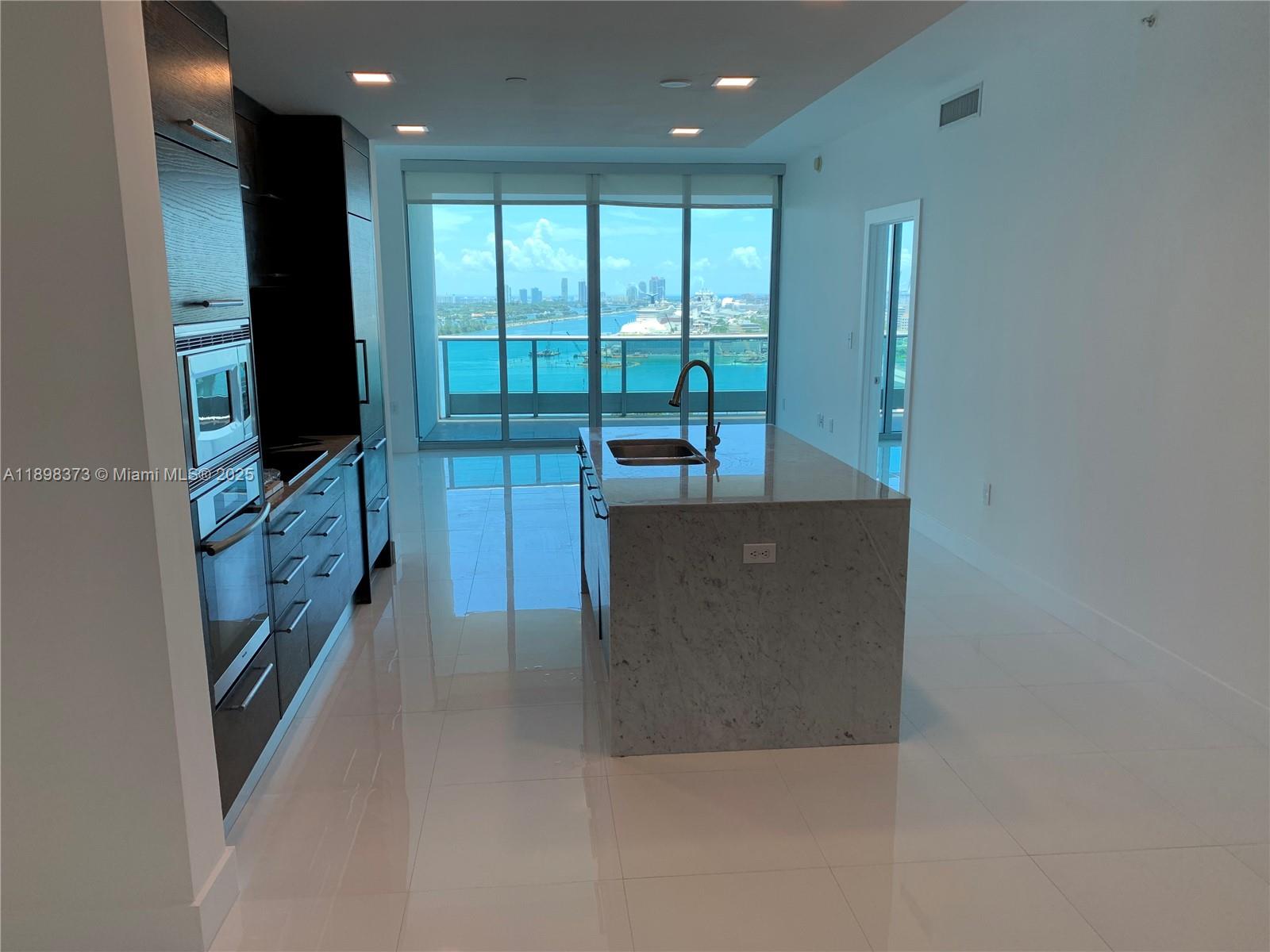 900 Biscayne Blvd #2405, Miami FL 33132