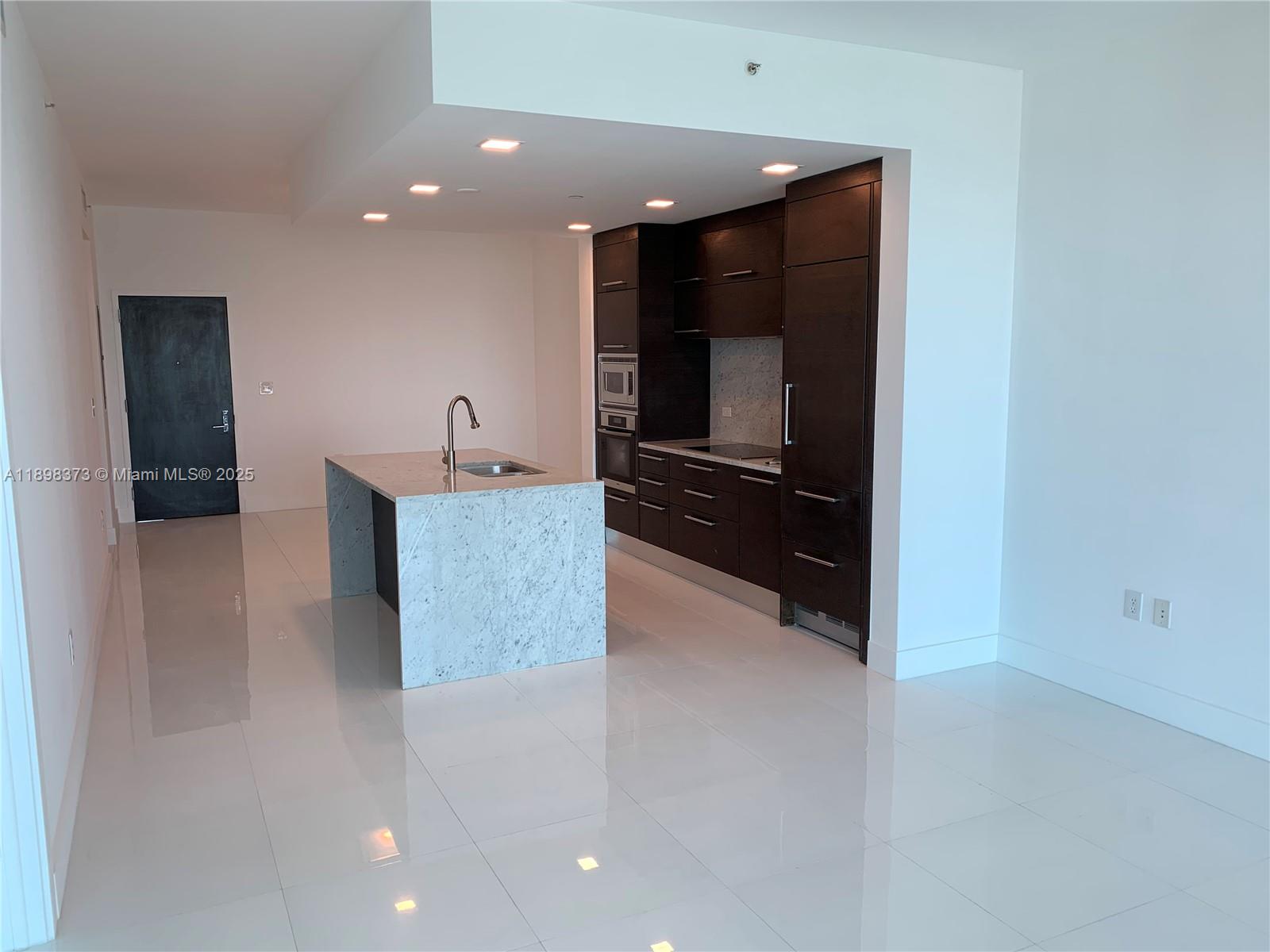 900 Biscayne Blvd #2405, Miami FL 33132