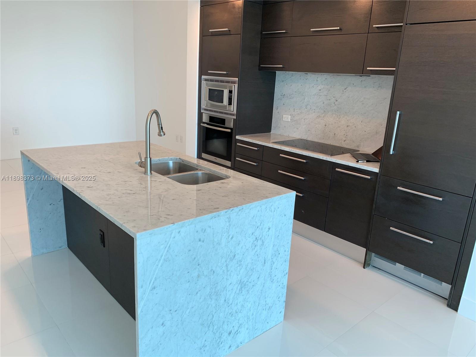 900 Biscayne Blvd #2405, Miami FL 33132