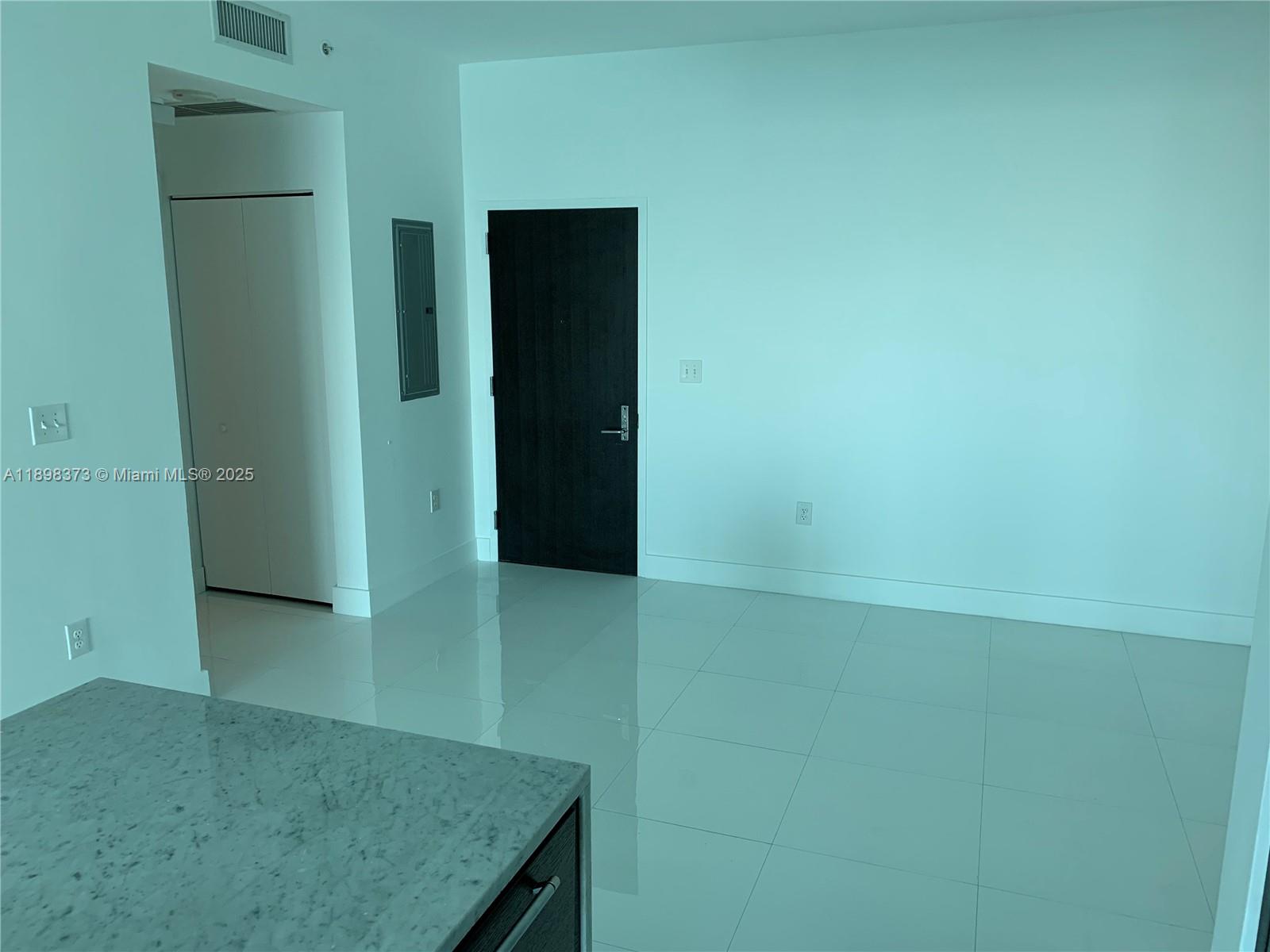 900 Biscayne Blvd #2405, Miami FL 33132