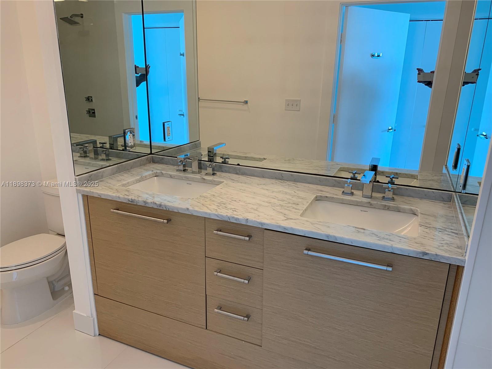900 Biscayne Blvd #2405, Miami FL 33132