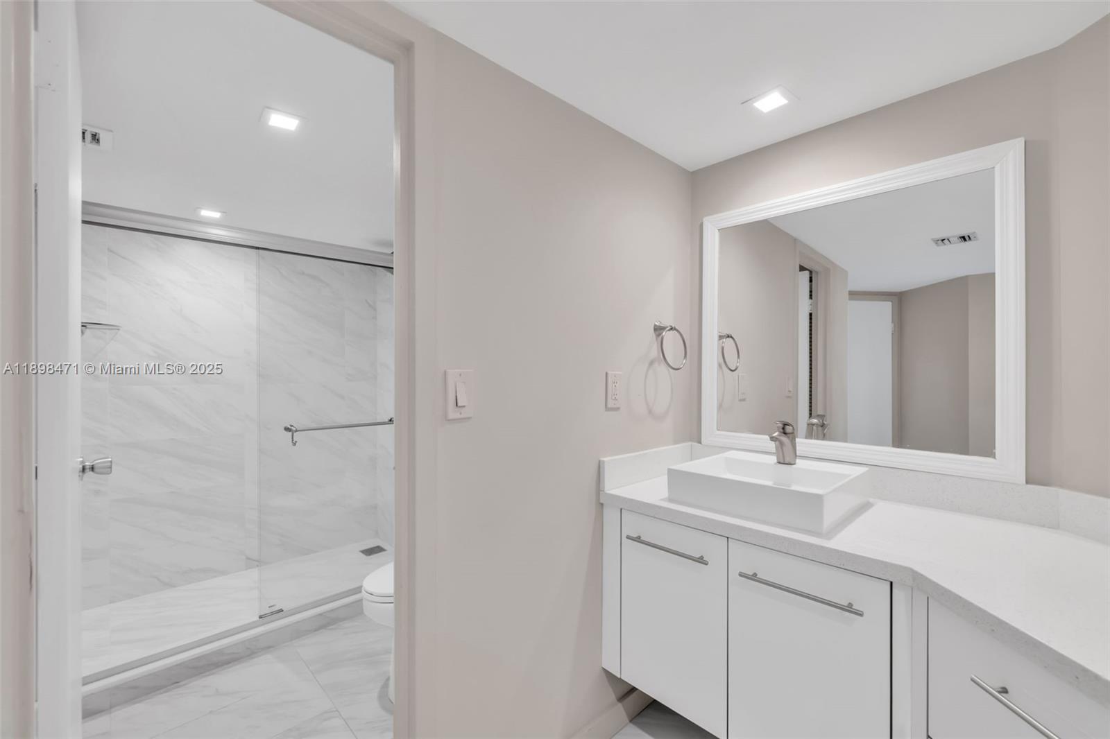 2333 Brickell Ave #1701, Miami FL 33129