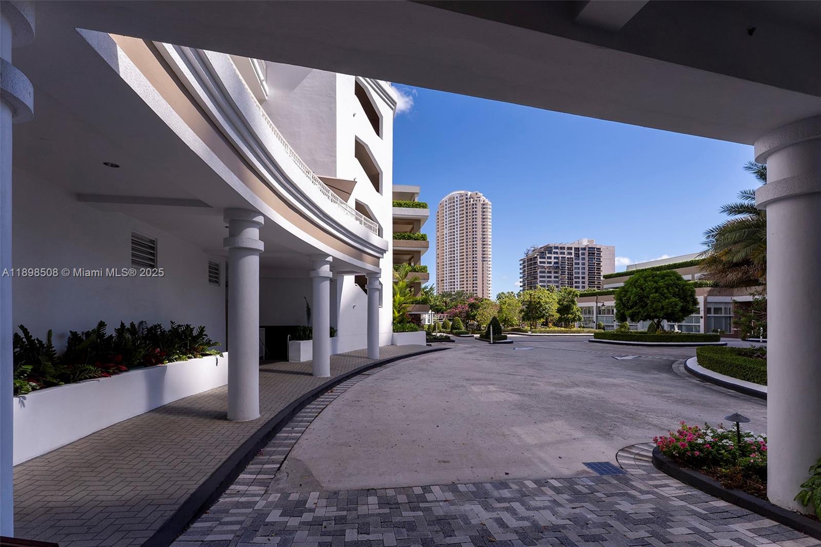 801 Brickell Key Blvd #1012, Miami FL 33131