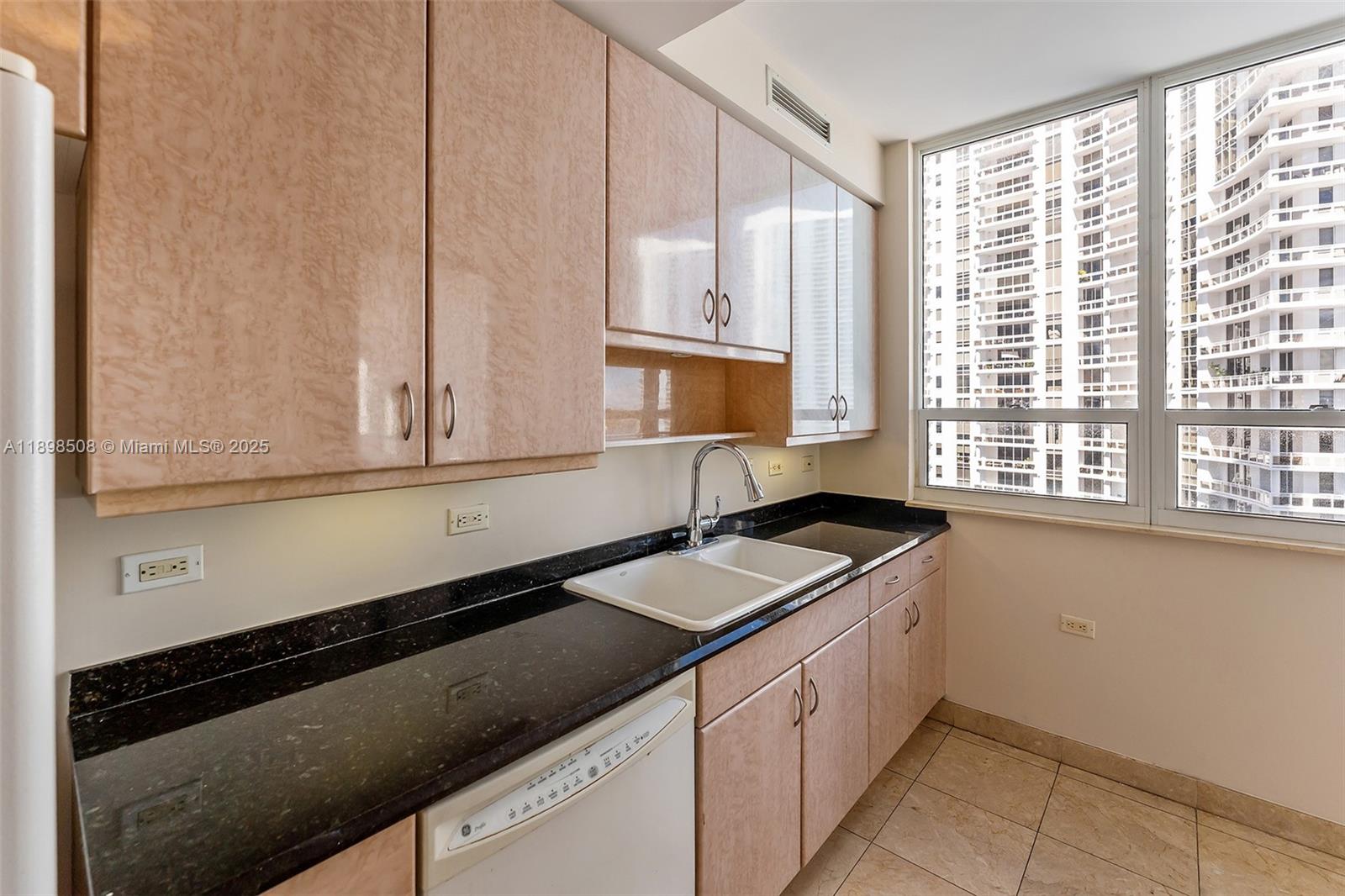 801 Brickell Key Blvd #1012, Miami FL 33131