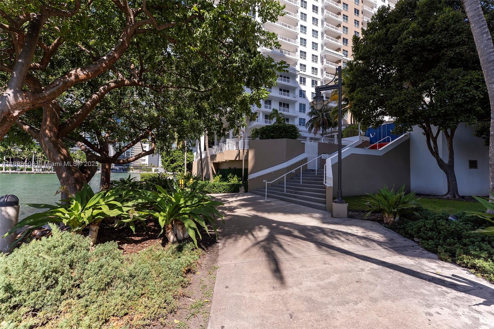801 Brickell Key Blvd #1012, Miami FL 33131