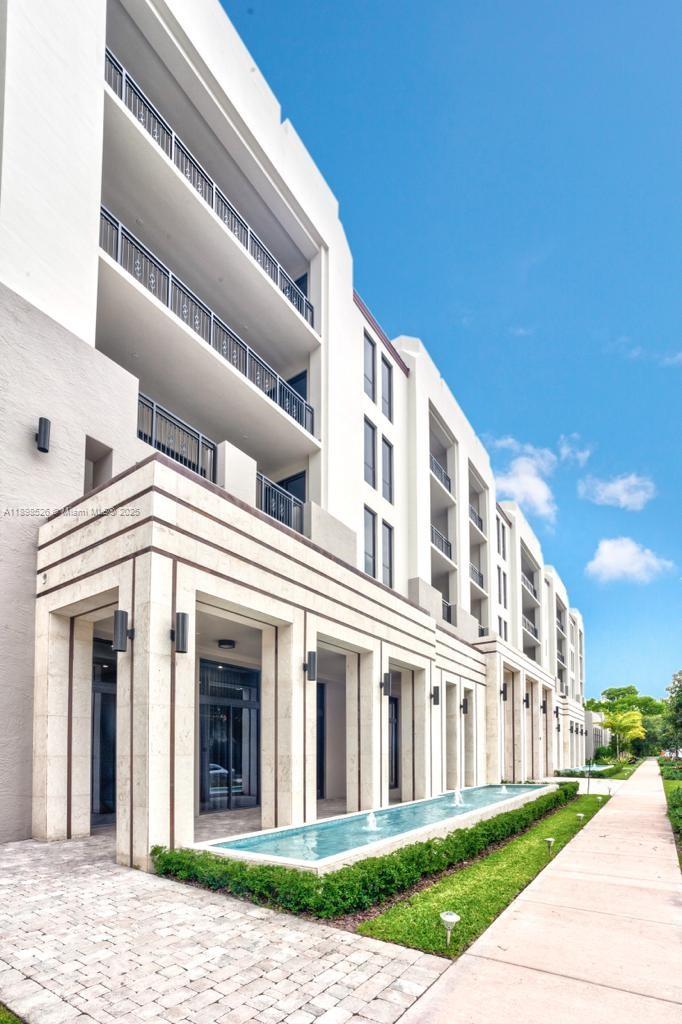 718 Valencia Ave #202, Coral Gables FL 33134