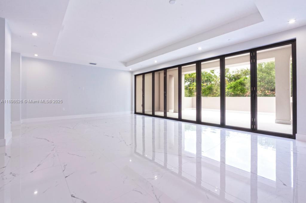 718 Valencia Ave #202, Coral Gables FL 33134