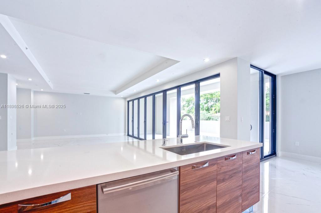 718 Valencia Ave #202, Coral Gables FL 33134
