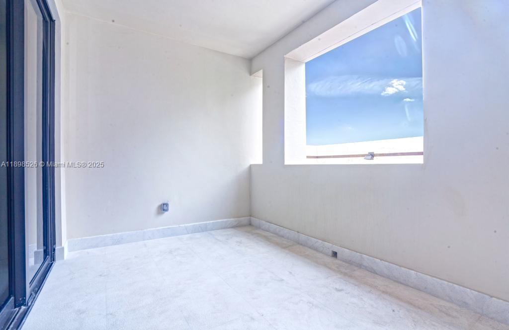 718 Valencia Ave #202, Coral Gables FL 33134