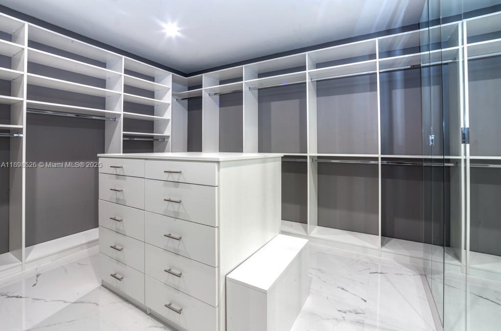 718 Valencia Ave #202, Coral Gables FL 33134