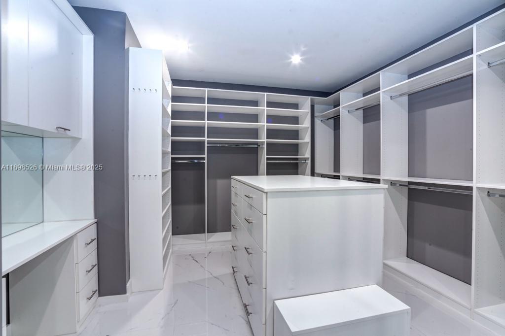 718 Valencia Ave #202, Coral Gables FL 33134