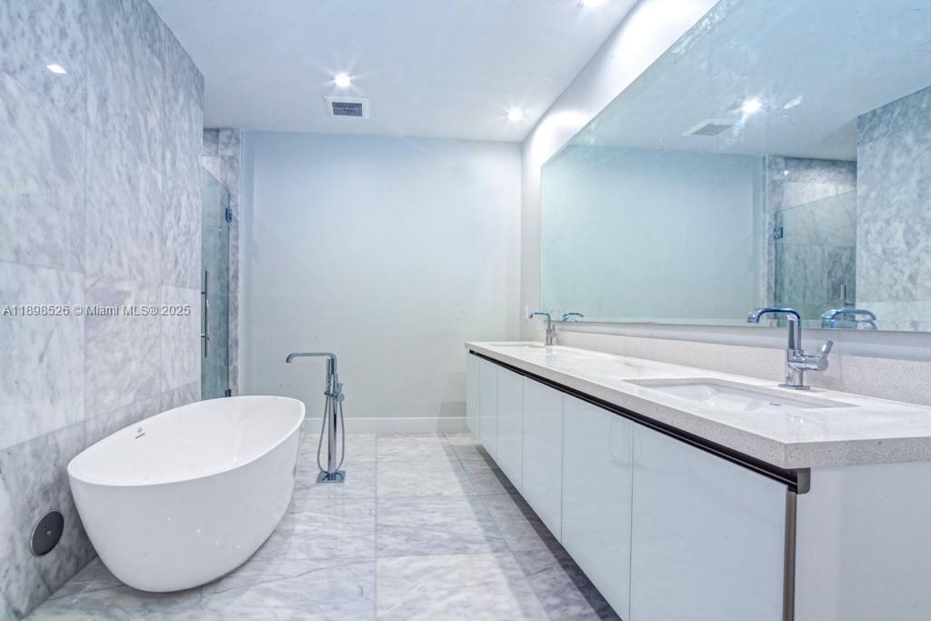 718 Valencia Ave #202, Coral Gables FL 33134
