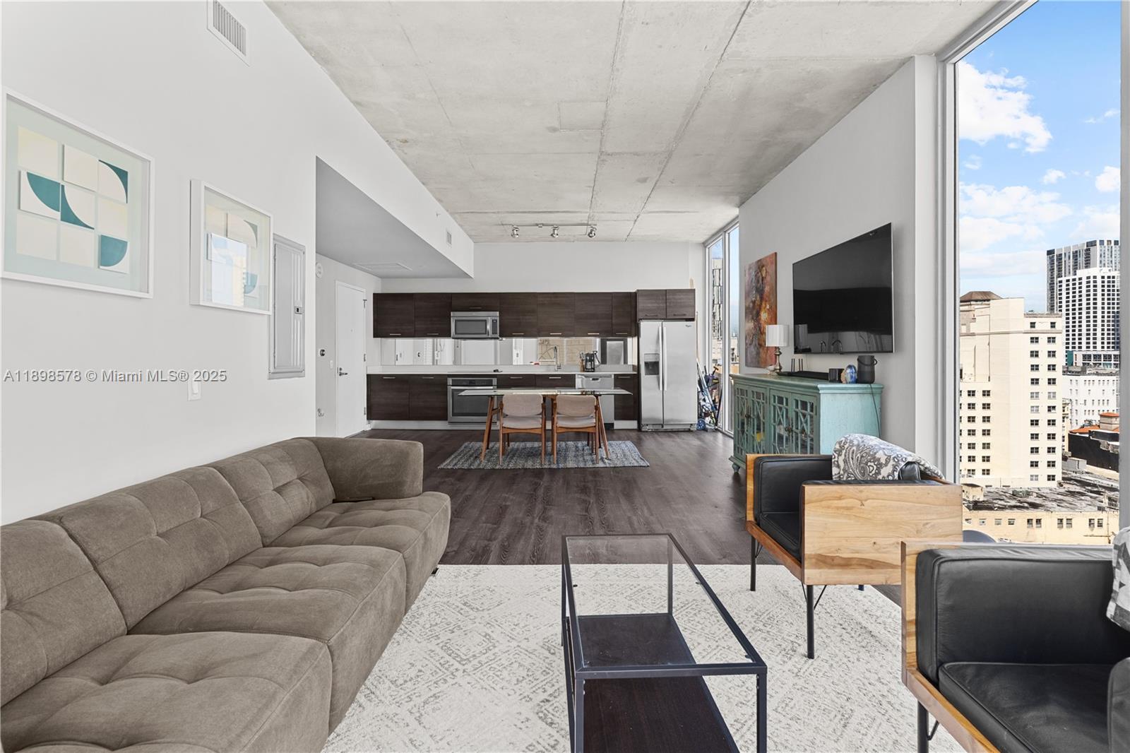 151 SE 1st St #1402, Miami FL 33131