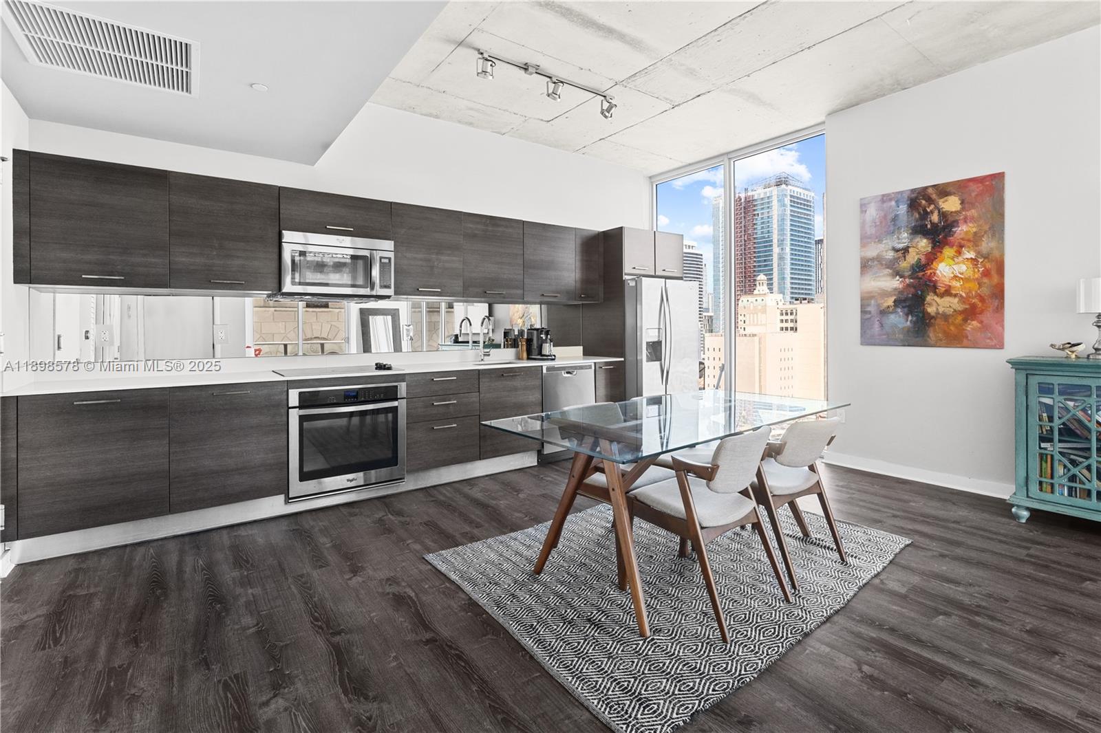 151 SE 1st St #1402, Miami FL 33131