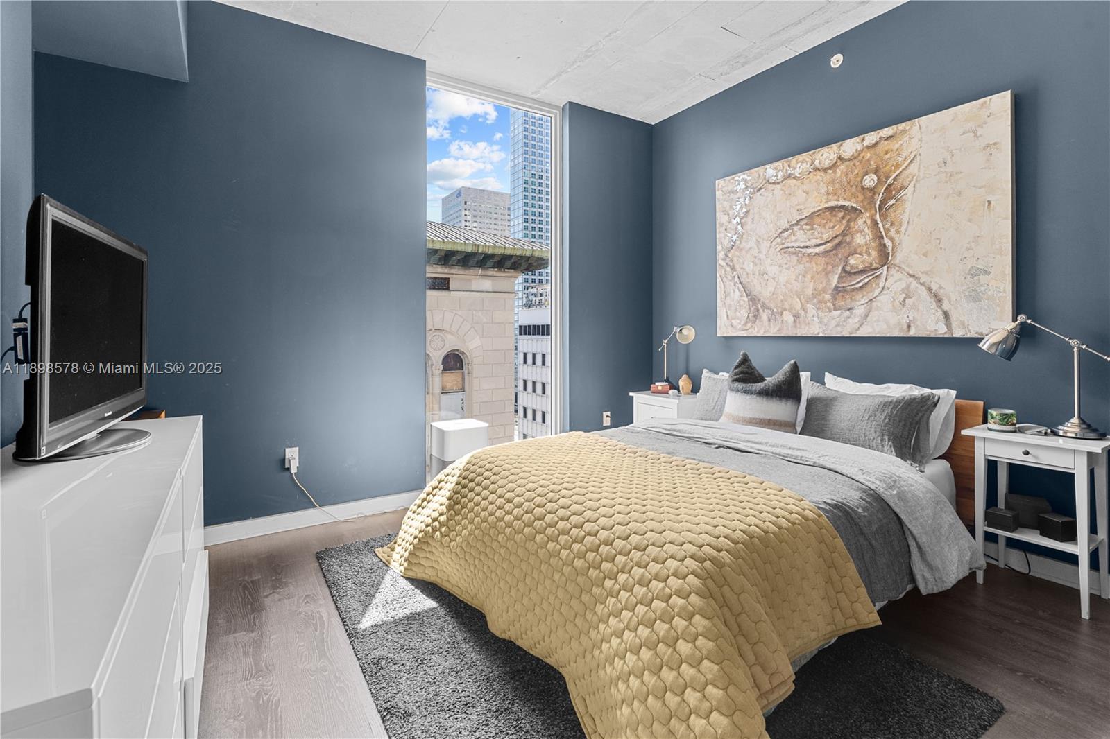 151 SE 1st St #1402, Miami FL 33131