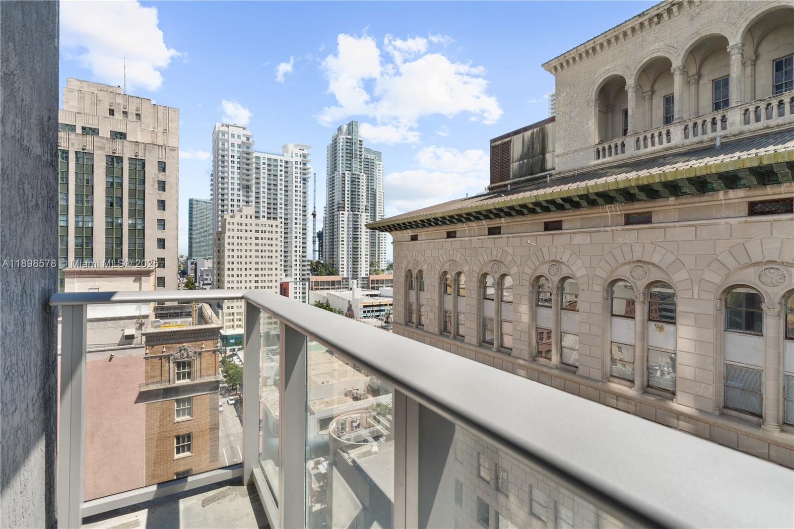 151 SE 1st St #1402, Miami FL 33131