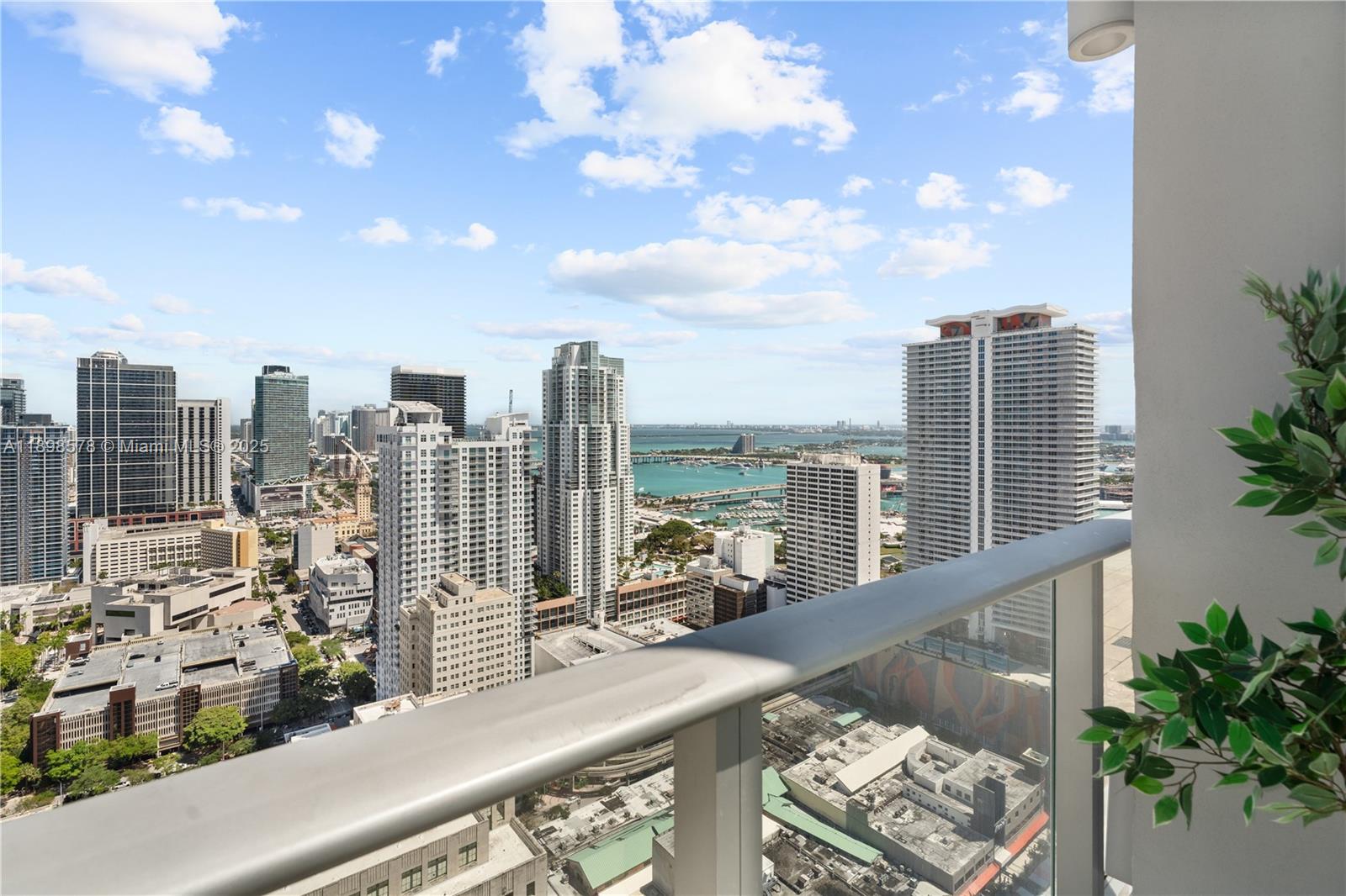 151 SE 1st St #1402, Miami FL 33131