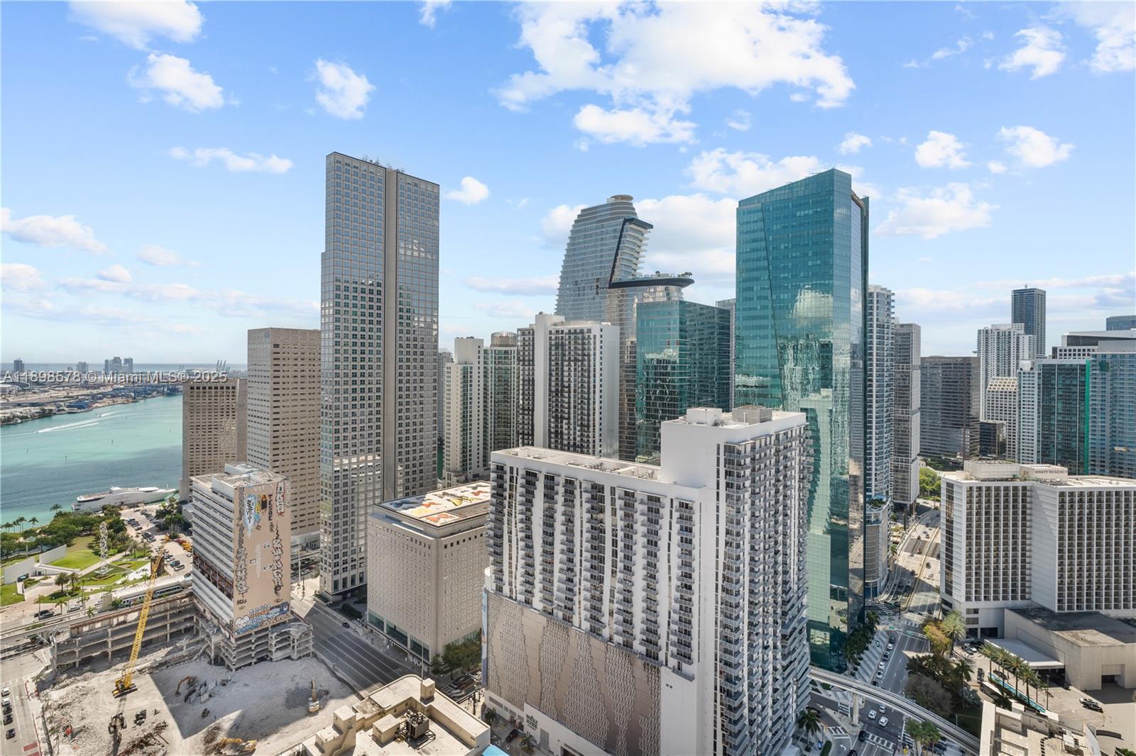 151 SE 1st St #1402, Miami FL 33131