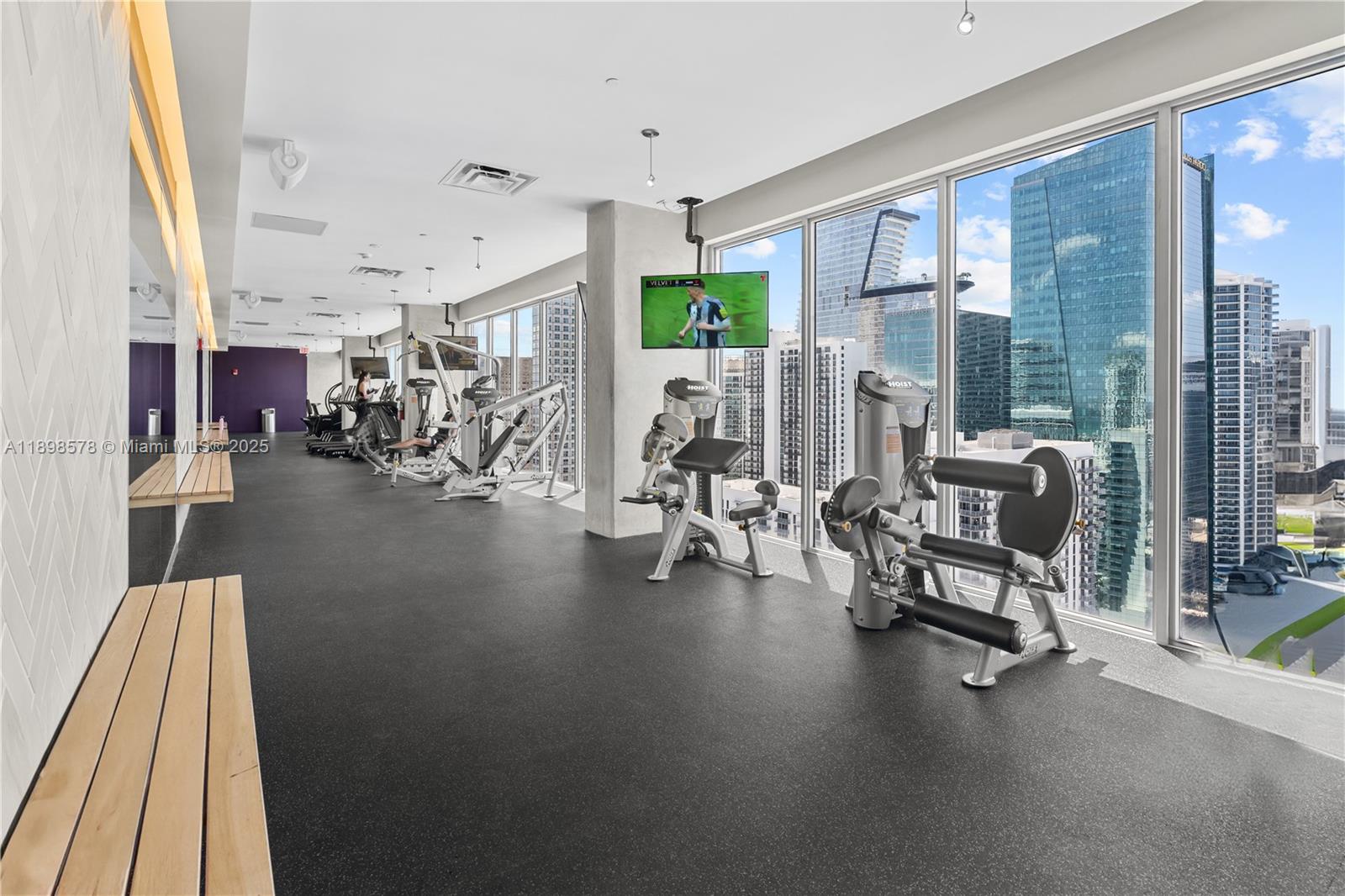 151 SE 1st St #1402, Miami FL 33131