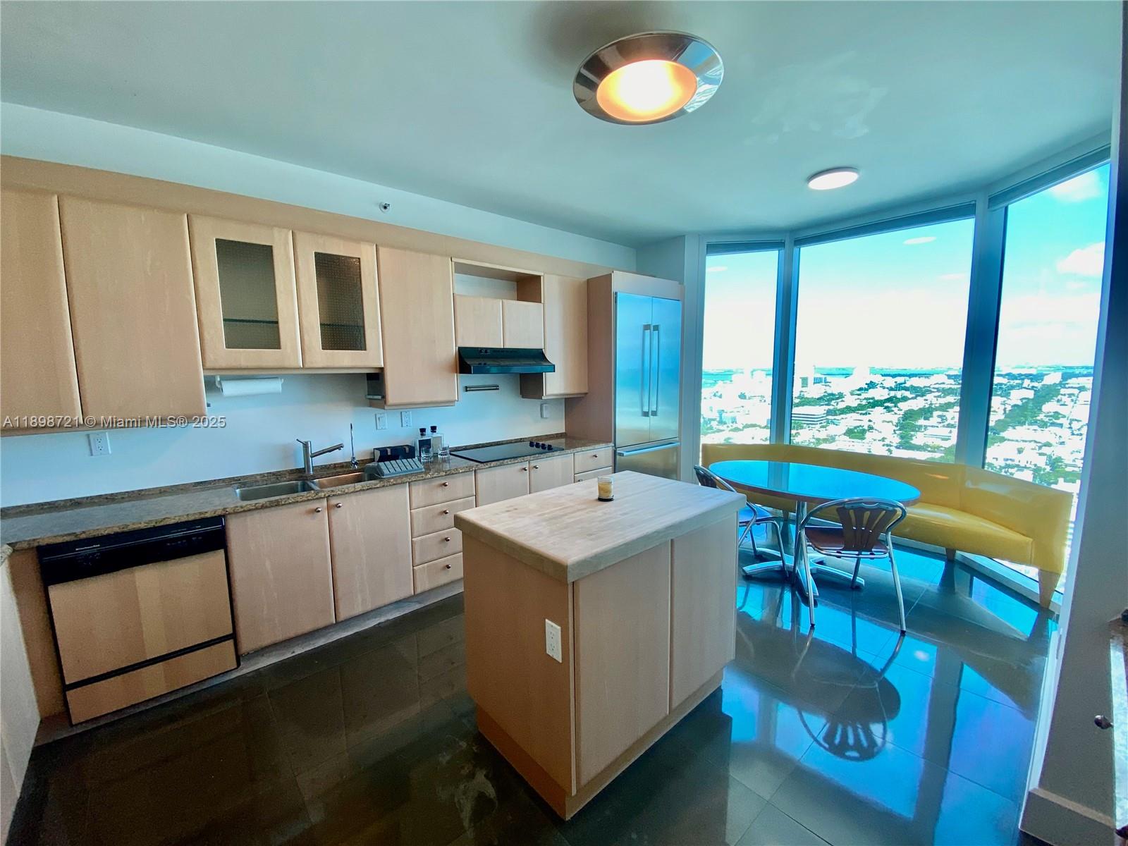 300 S Pointe Dr #3204, Miami Beach FL 33139