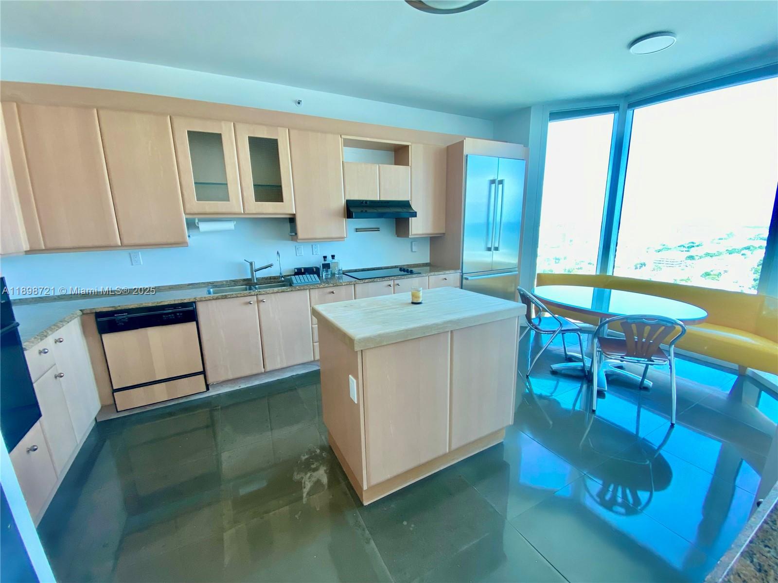 300 S Pointe Dr #3204, Miami Beach FL 33139