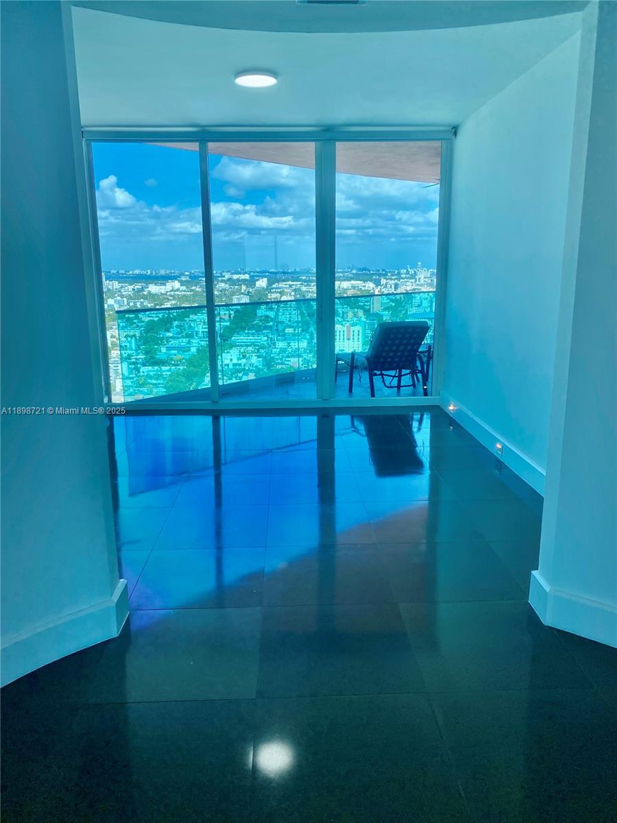 300 S Pointe Dr #3204, Miami Beach FL 33139