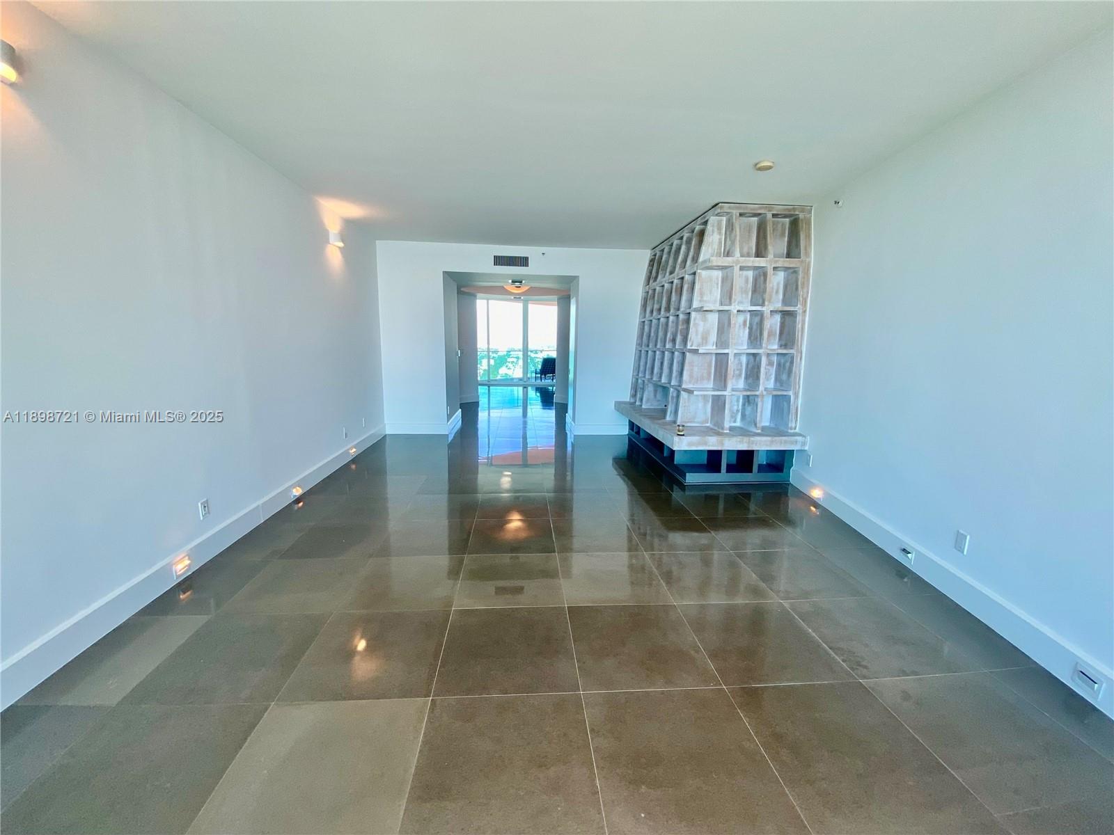300 S Pointe Dr #3204, Miami Beach FL 33139