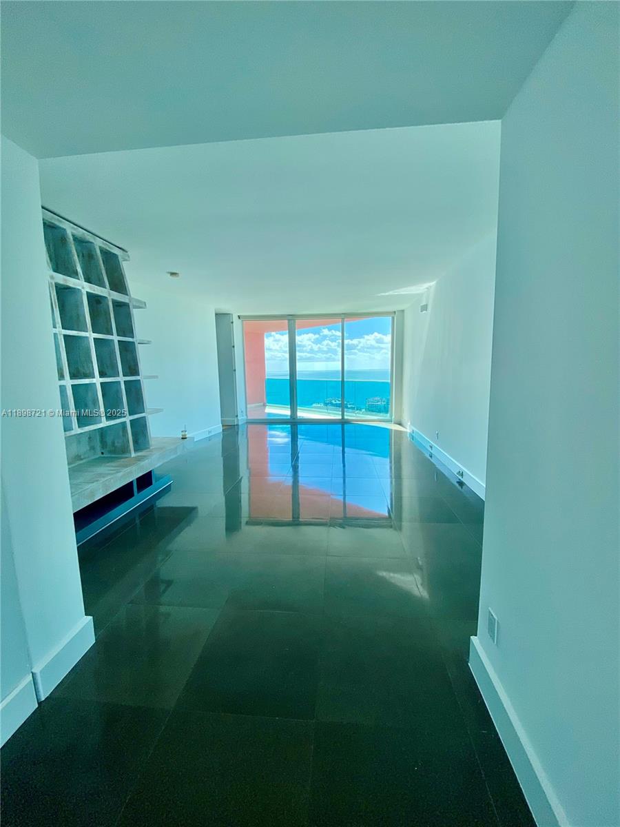 300 S Pointe Dr #3204, Miami Beach FL 33139