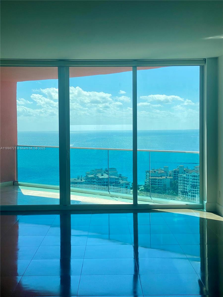 300 S Pointe Dr #3204, Miami Beach FL 33139