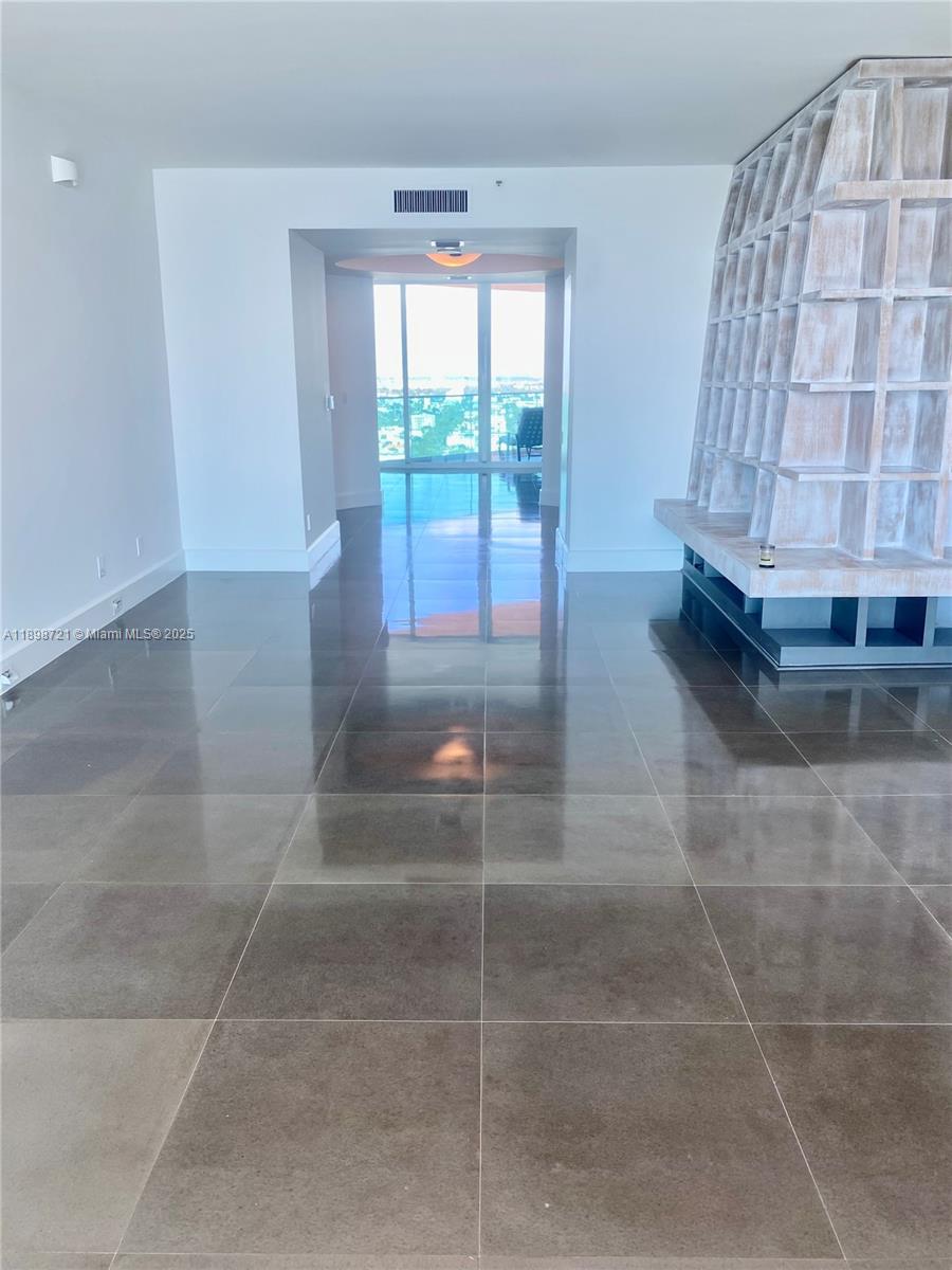 300 S Pointe Dr #3204, Miami Beach FL 33139