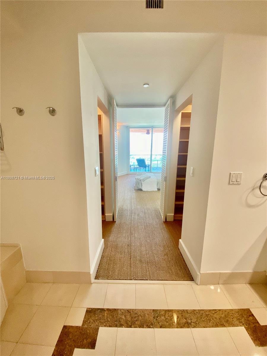 300 S Pointe Dr #3204, Miami Beach FL 33139