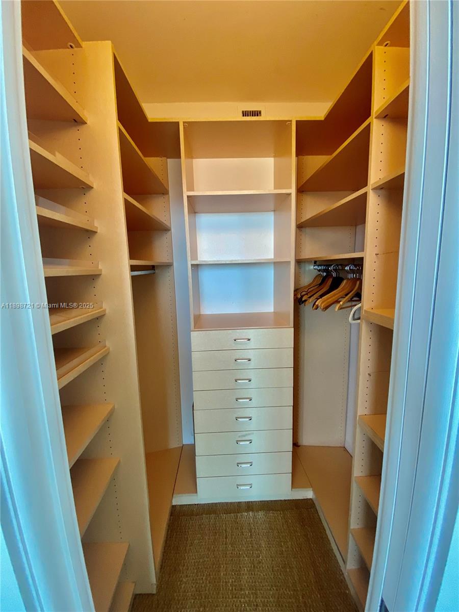 300 S Pointe Dr #3204, Miami Beach FL 33139