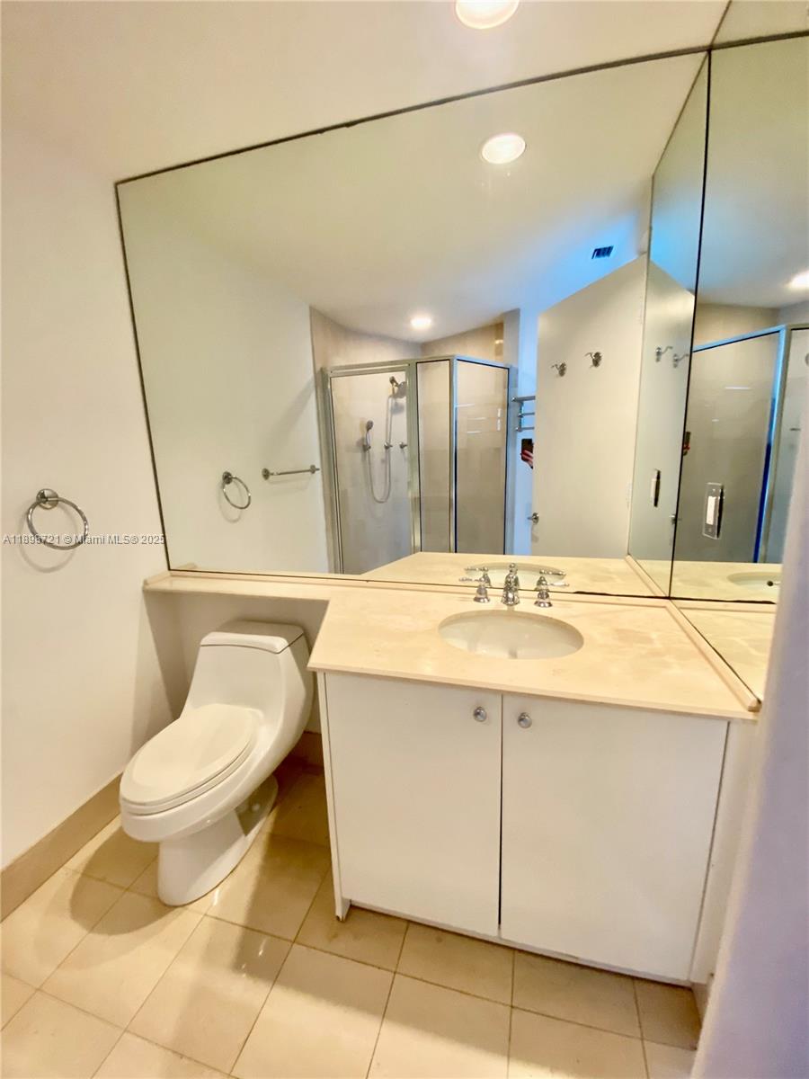 300 S Pointe Dr #3204, Miami Beach FL 33139