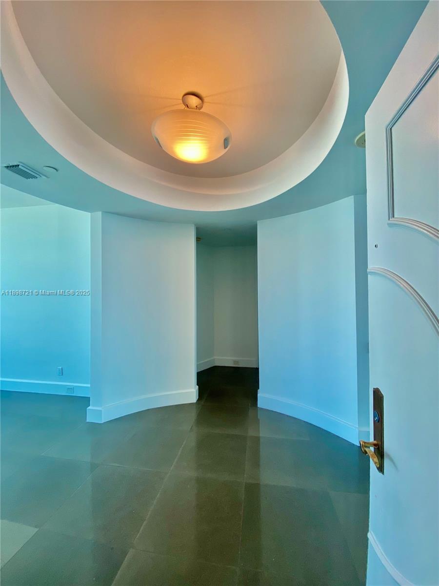 300 S Pointe Dr #3204, Miami Beach FL 33139