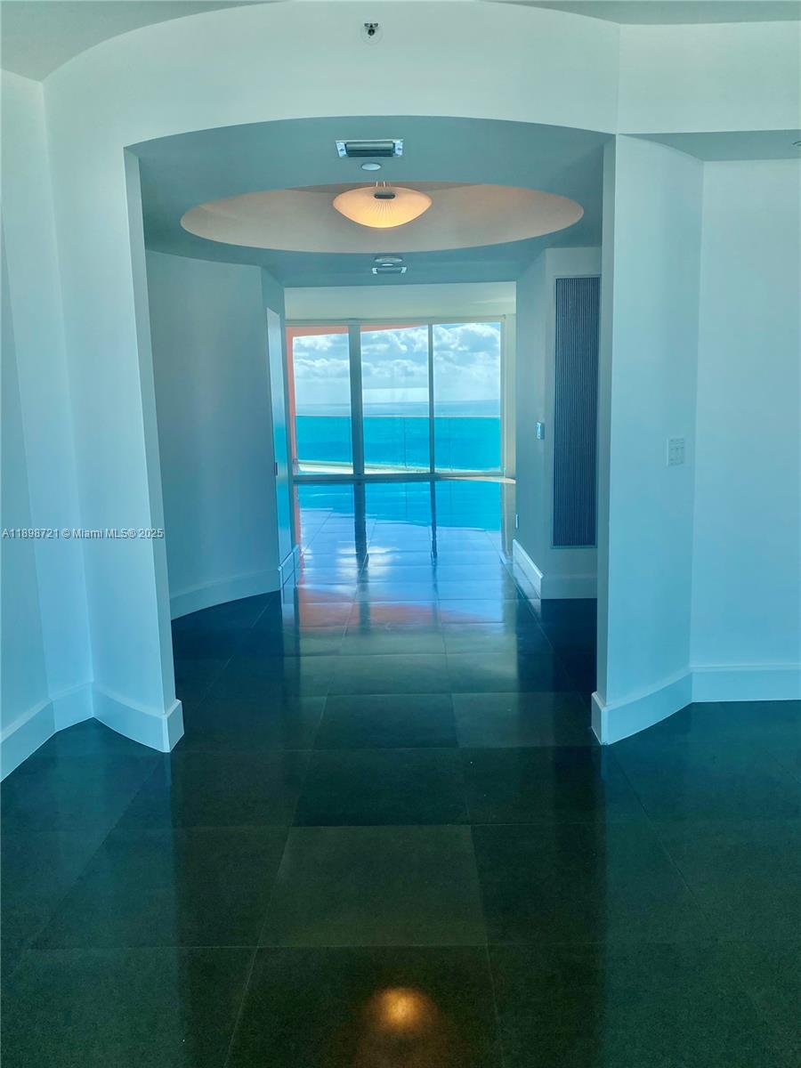 300 S Pointe Dr #3204, Miami Beach FL 33139