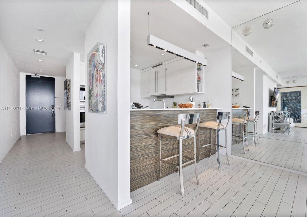 2201 Collins Ave #628, Miami Beach FL 33139