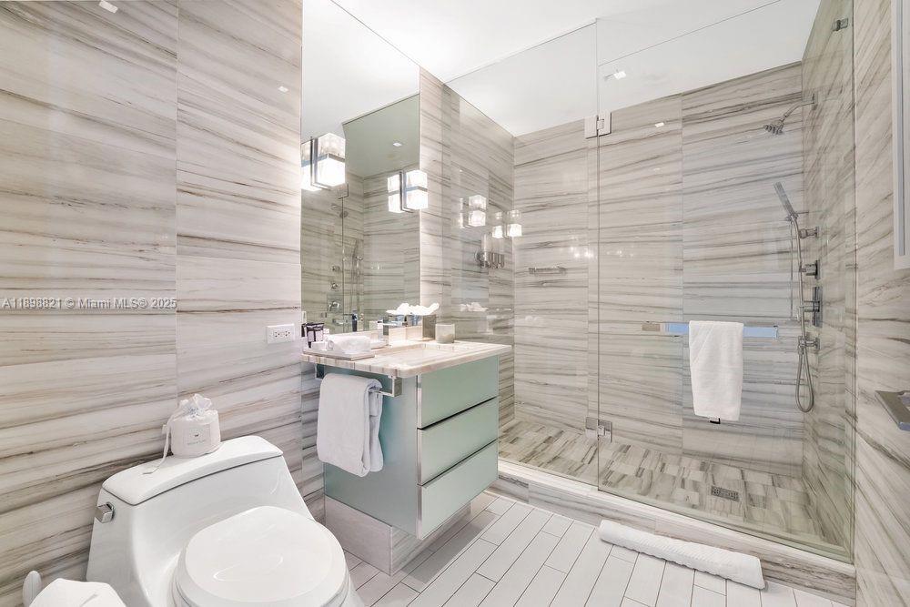 2201 Collins Ave #628, Miami Beach FL 33139