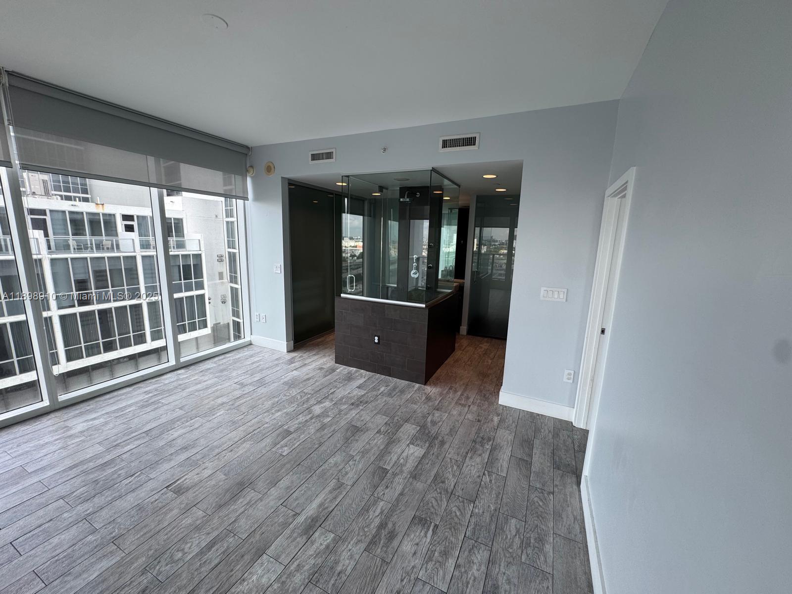 1040 Biscayne Blvd #1106, Miami FL 33132