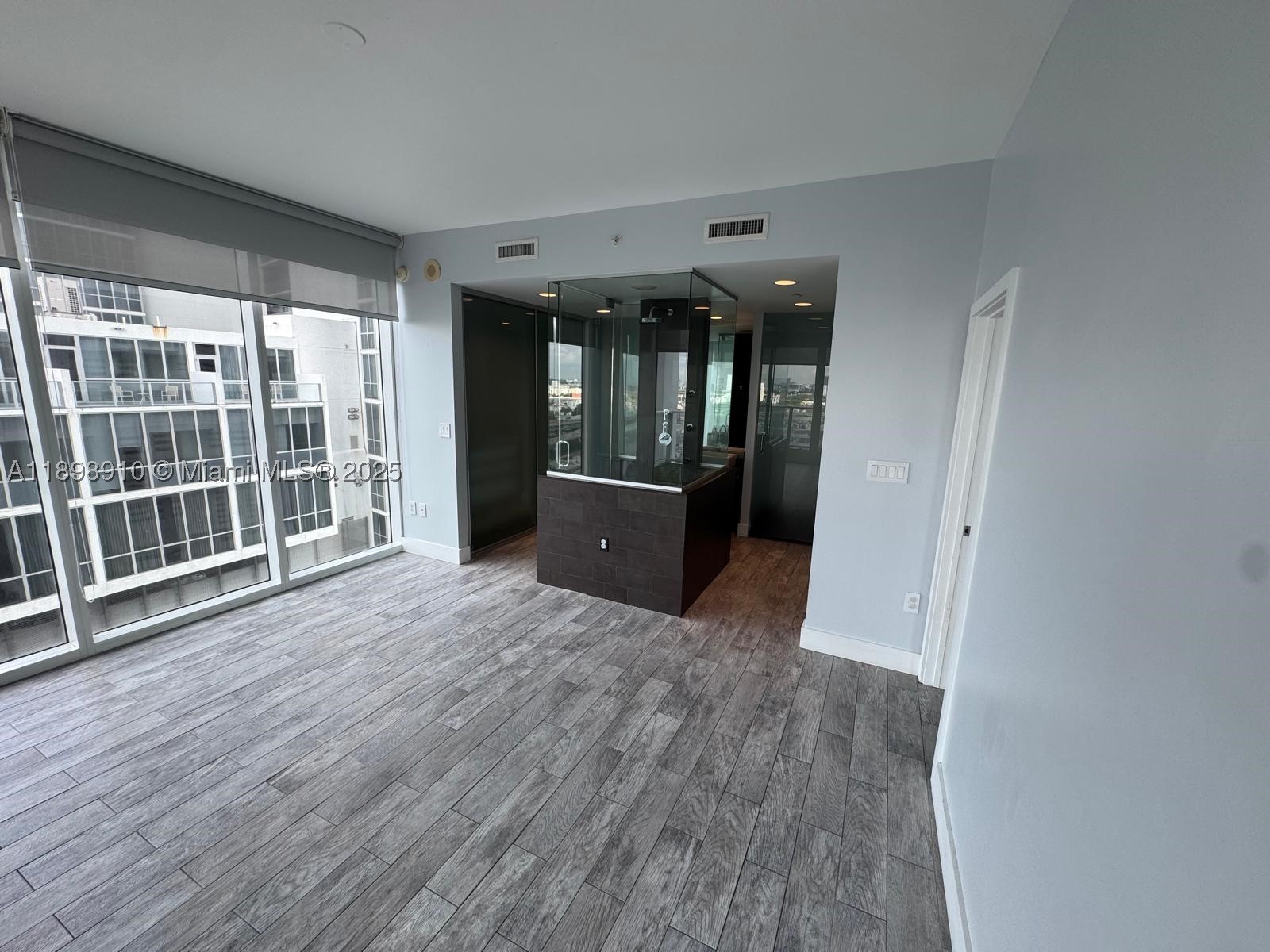 1040 Biscayne Blvd #1106, Miami FL 33132