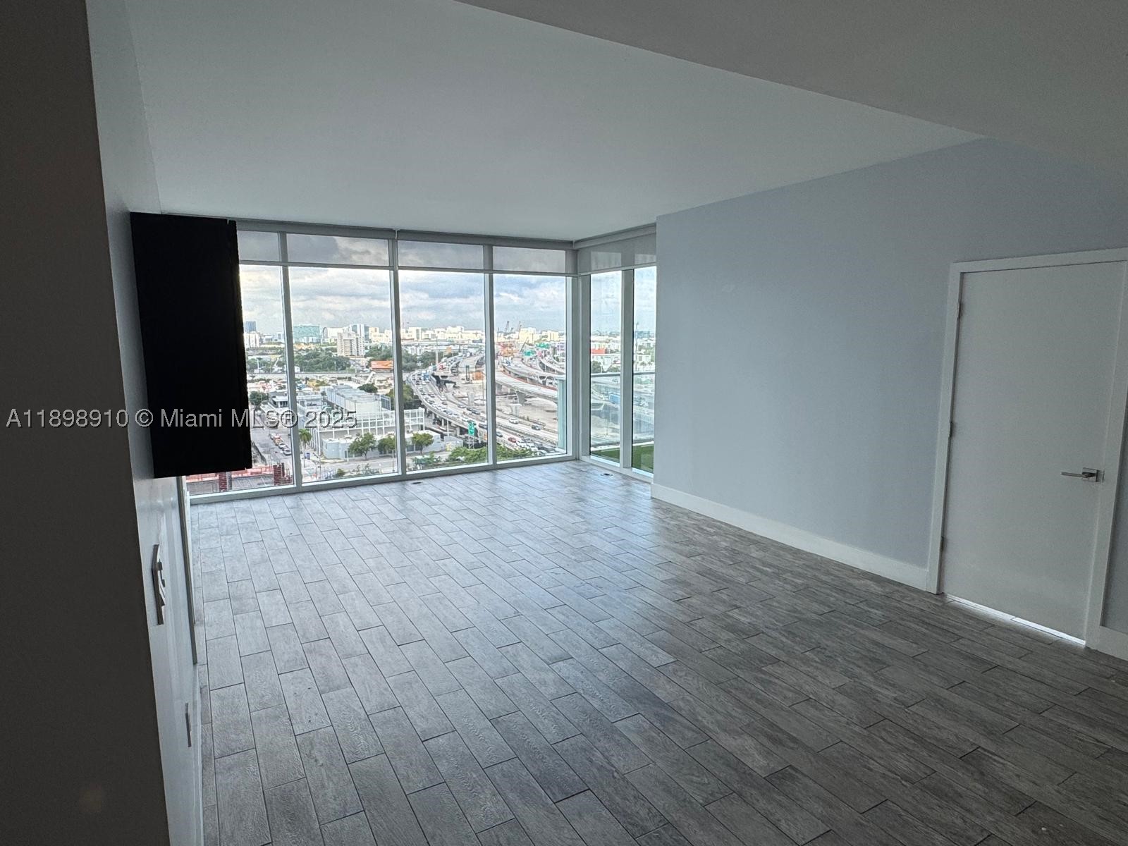 1040 Biscayne Blvd #1106, Miami FL 33132