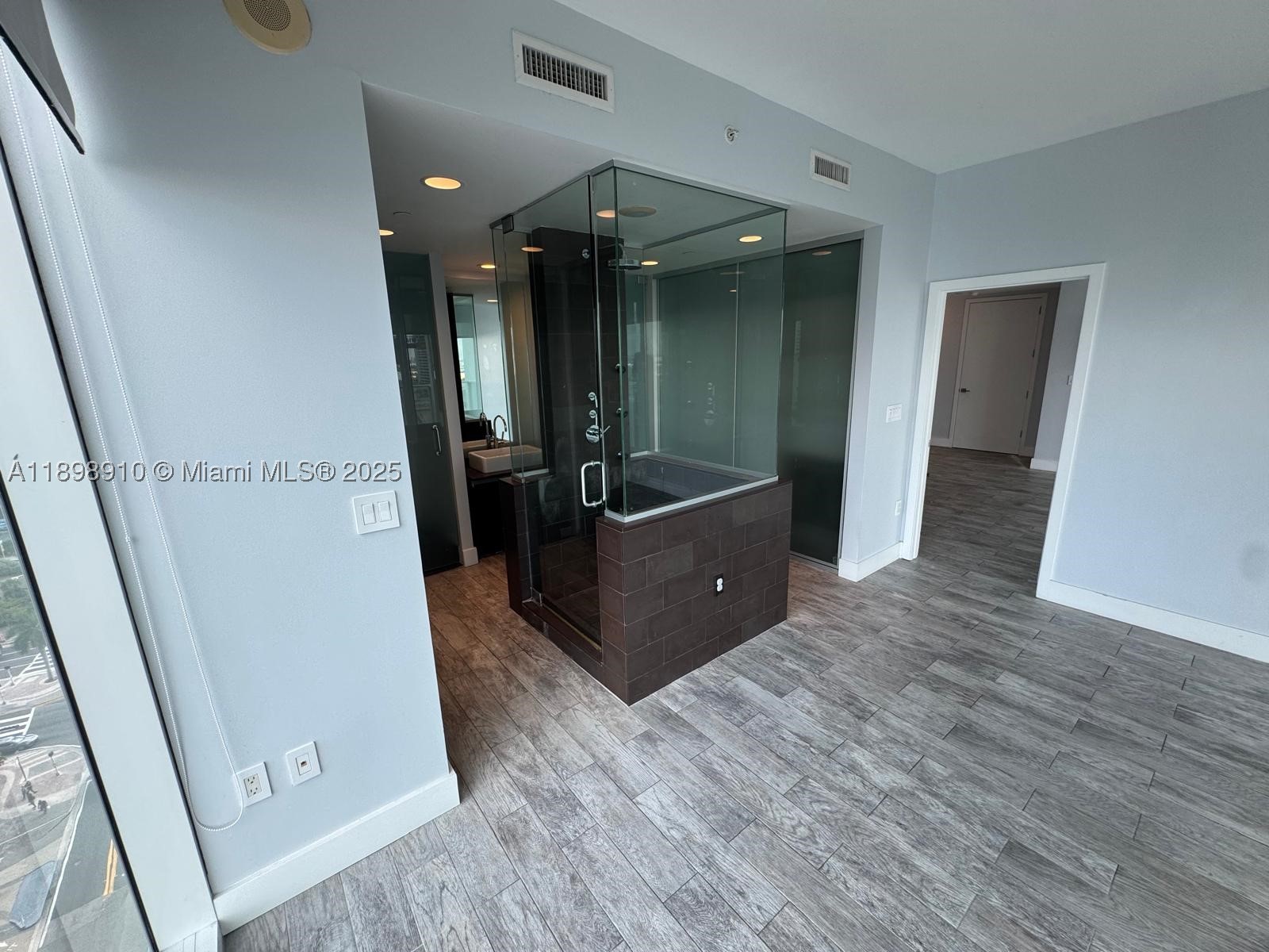 1040 Biscayne Blvd #1106, Miami FL 33132