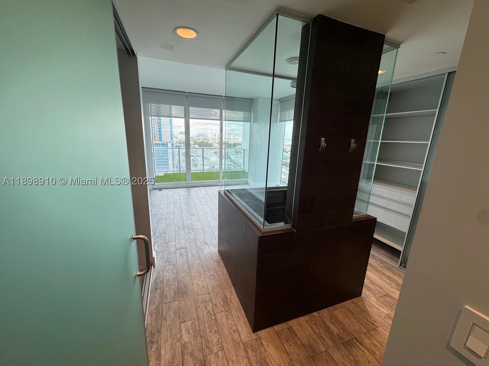 1040 Biscayne Blvd #1106, Miami FL 33132