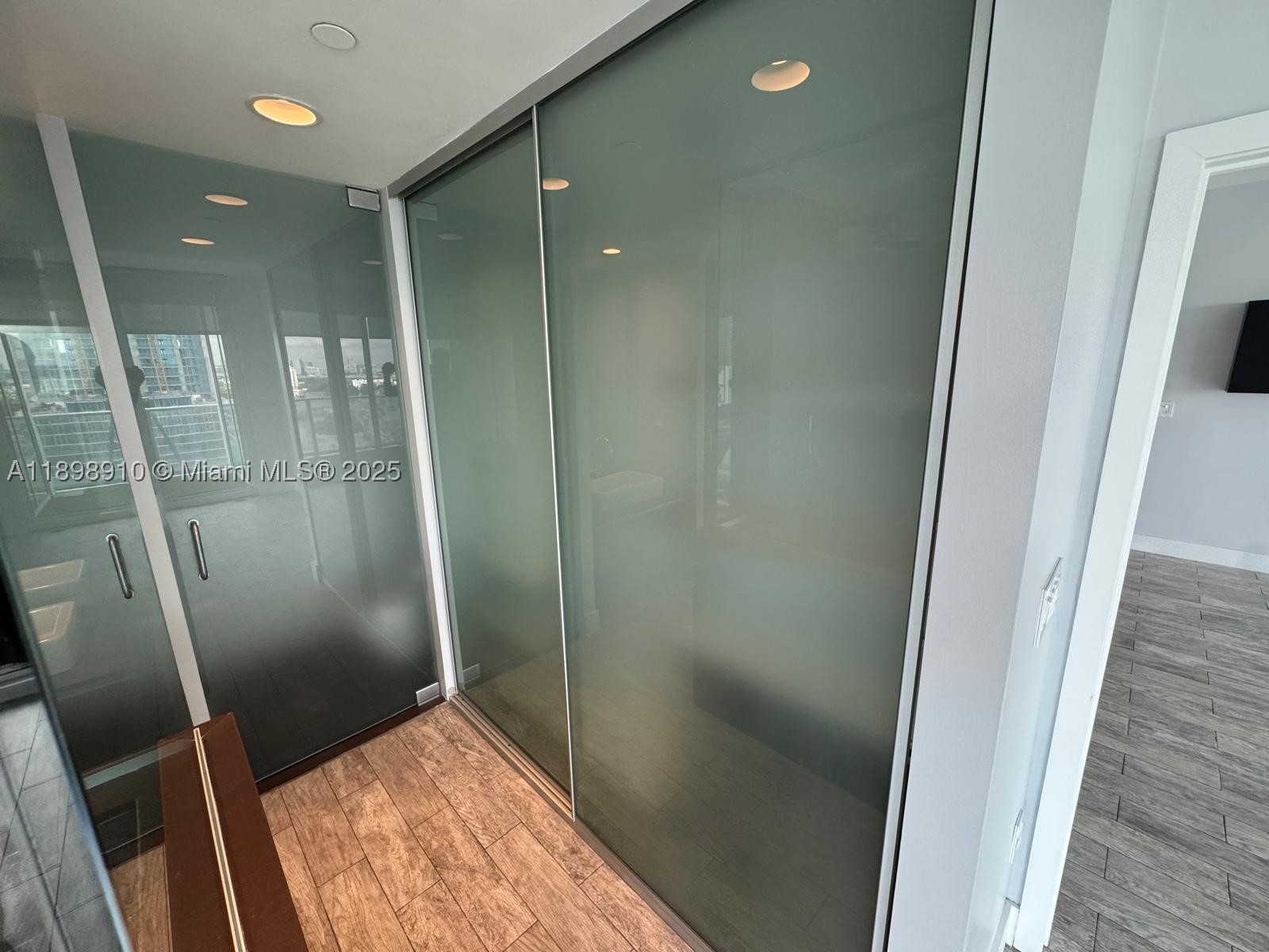 1040 Biscayne Blvd #1106, Miami FL 33132