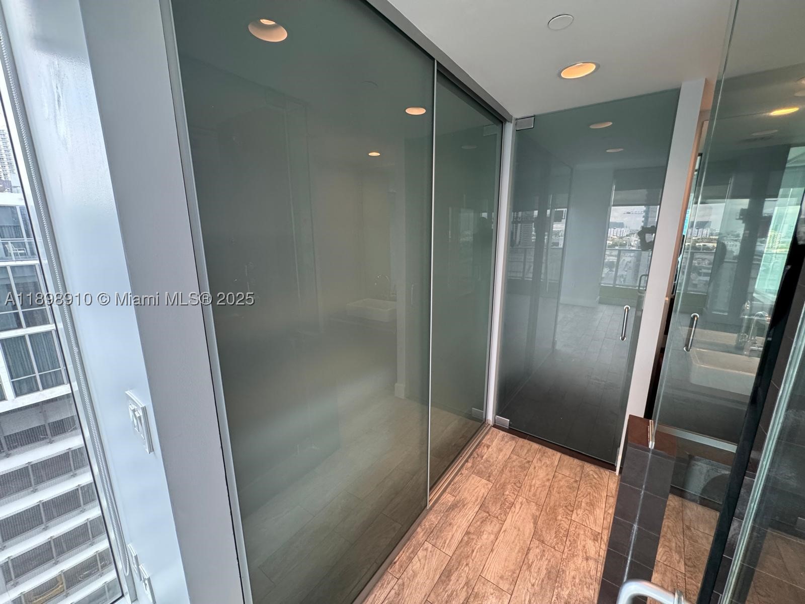 1040 Biscayne Blvd #1106, Miami FL 33132