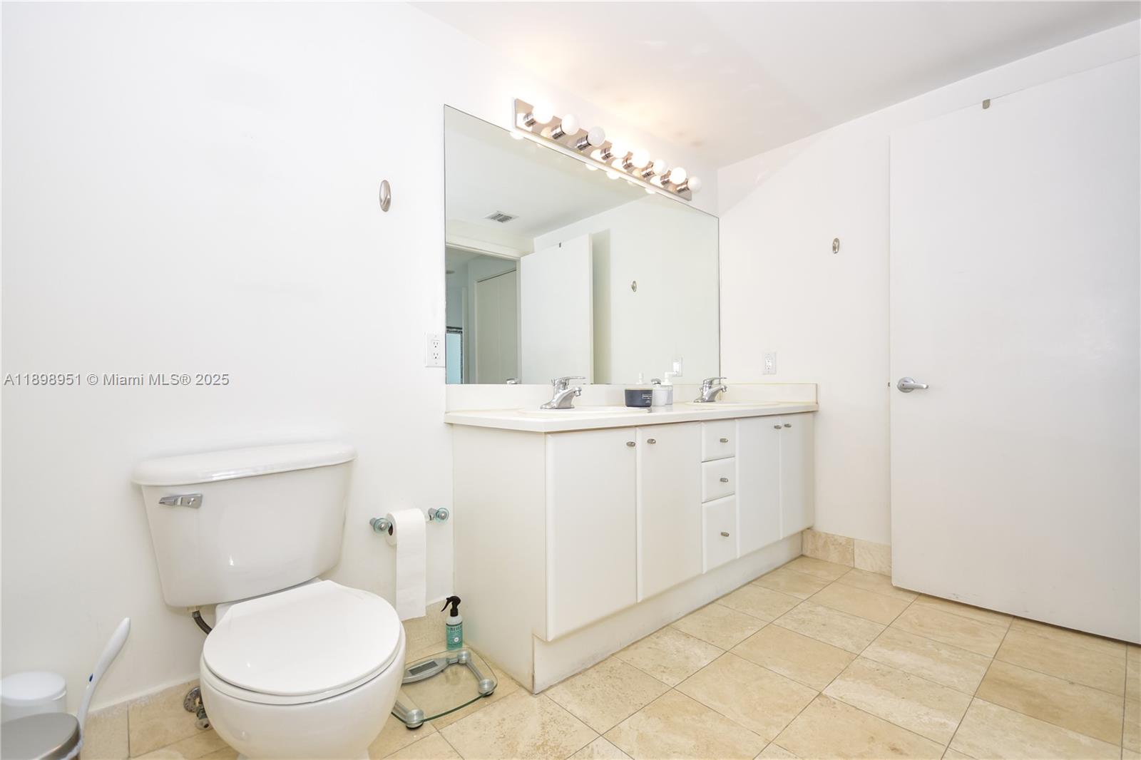 2475 Brickell Ave #1608, Miami FL 33129