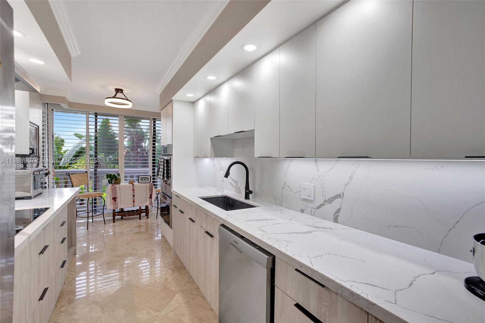 1000 ISLAND Blvd #302, Aventura FL 33160