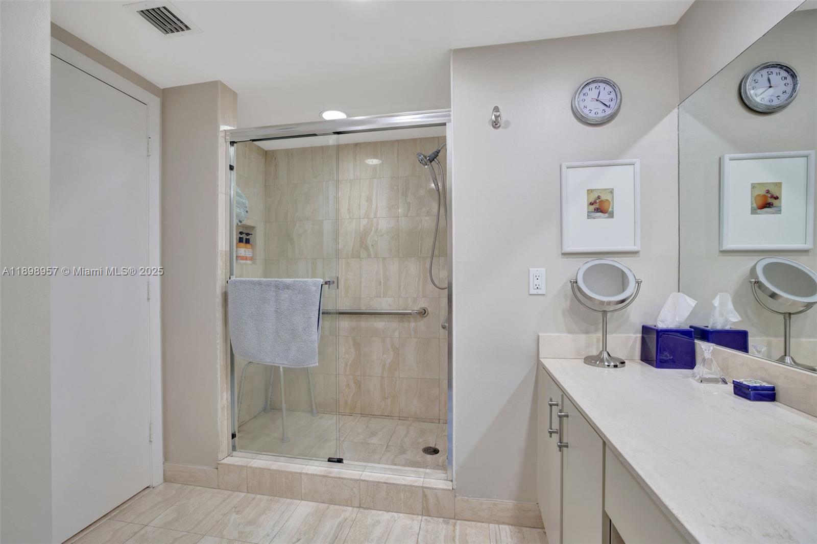 1000 ISLAND Blvd #302, Aventura FL 33160