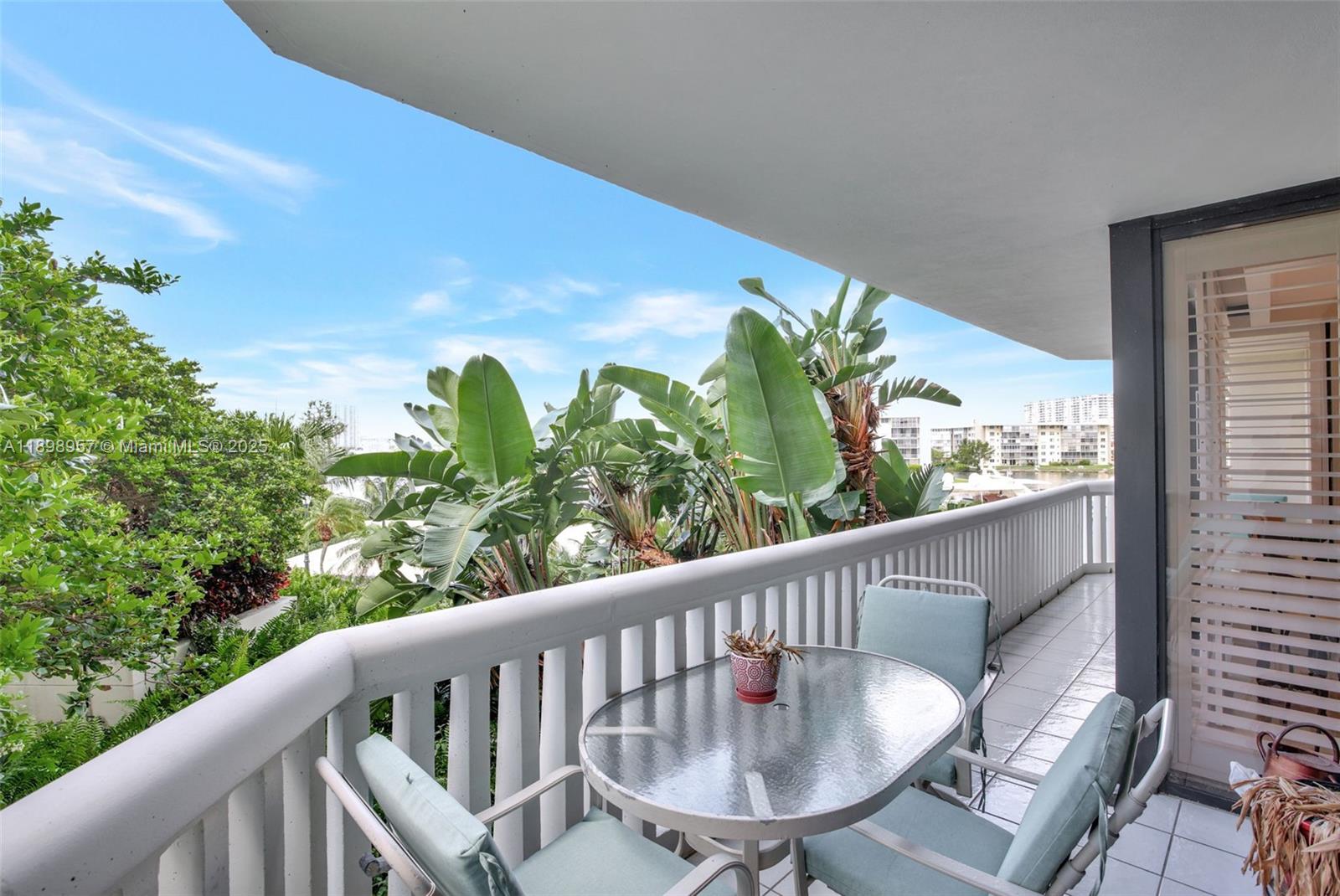 1000 ISLAND Blvd #302, Aventura FL 33160
