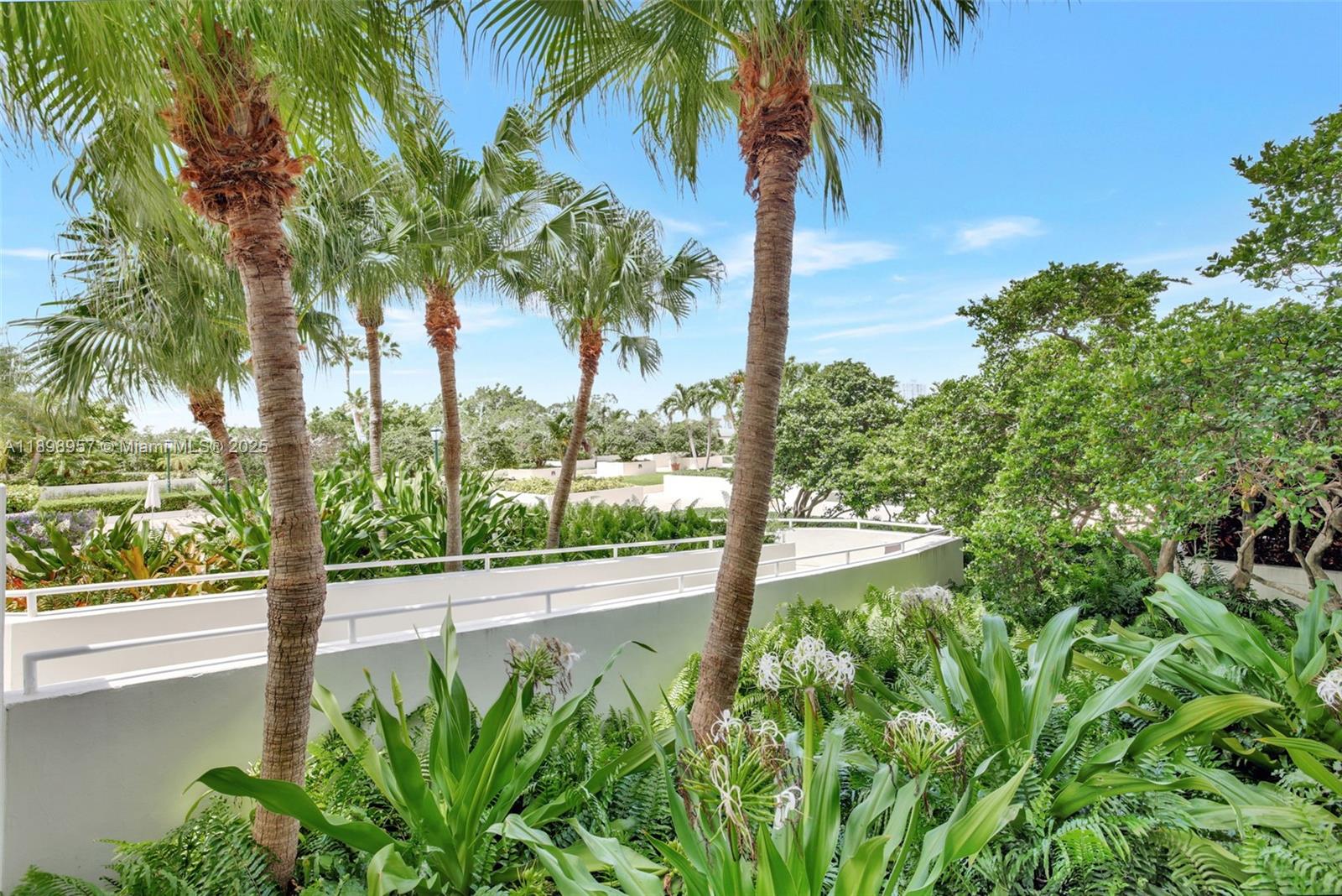 1000 ISLAND Blvd #302, Aventura FL 33160