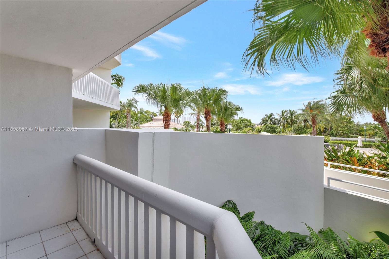 1000 ISLAND Blvd #302, Aventura FL 33160